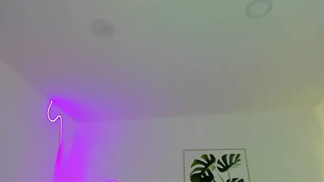 Snapshot of Cherrydollxx chatting on 10/22/25, 11:42 Cherrydollxx online show from 10/22/25, 11:42