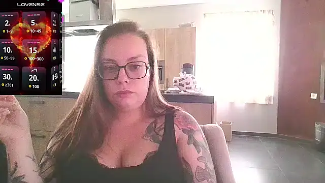 Snapshot of Miss_Lucifer6 chatting on 09/22/25, 01:17 Miss Lucifer6 online show from 09/22/25, 01:17