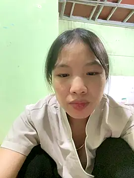 Snapshot of QueenLink chatting on 10/14/25, 04:07 QueenLink online show from 10/14/25, 04:07