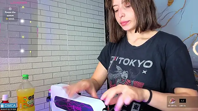 nena cupcake  online show from 12/23/25, 11:09