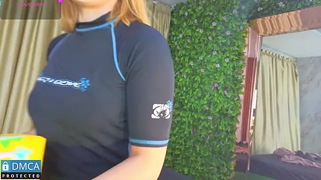 nena cupcake  online show from 03/11/26, 11:15