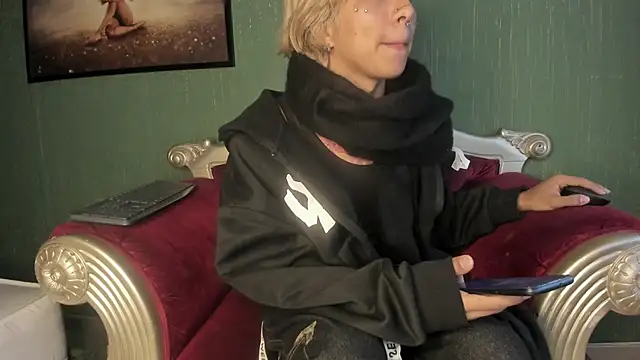 Snapshot of OliIverr22 chatting on 11/20/25, 12:17 OliIverr22 online show from 11/20/25, 12:17