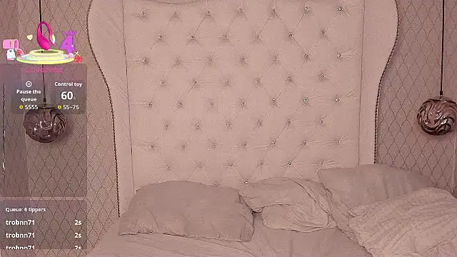 Snapshot of OliIverr22 chatting on 10/20/25, 03:30 OliIverr22 online show from 10/20/25, 03:30