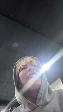 Snapshot of OliIverr22 chatting on 11/03/25, 12:09 OliIverr22 online show from 11/03/25, 12:09