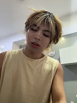 Snapshot of OliIverr22 chatting on 09/27/25, 01:17 OliIverr22 online show from 09/27/25, 01:17