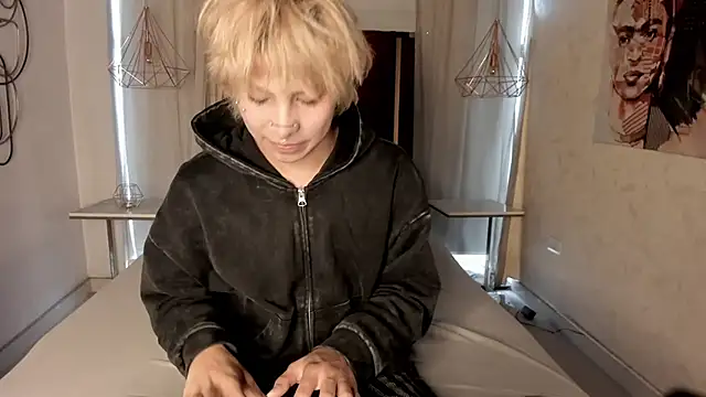 Snapshot of OliIverr22 chatting on 11/25/25, 08:20 OliIverr22 online show from 11/25/25, 08:20