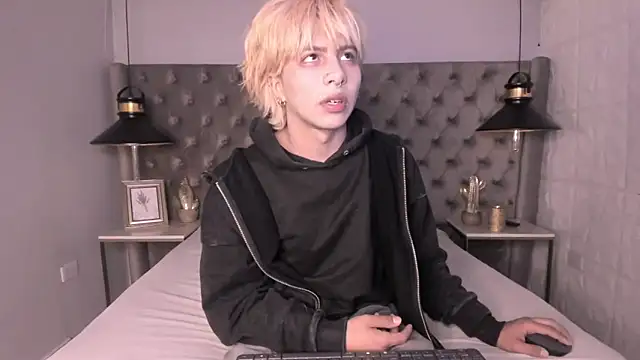 Snapshot of OliIverr22 chatting on 11/07/25, 07:51 OliIverr22 online show from 11/07/25, 07:51