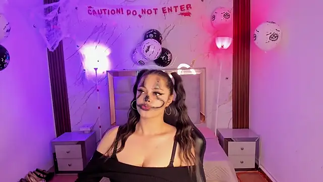 Snapshot of Lizeth_Salazar chatting on 10/04/25, 11:56 Lizeth Salazar online show from 10/04/25, 11:56