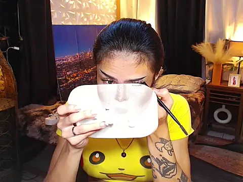 Snapshot of WILDROXIE chatting on 10/29/25, 11:14 WILDROXIE online show from 10/29/25, 11:14