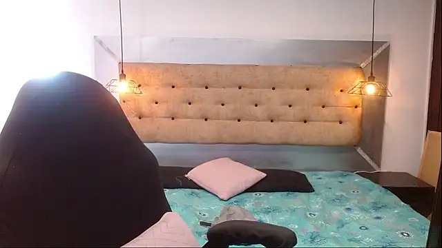 Montserrat Jay online show from 12/03/25, 01:32