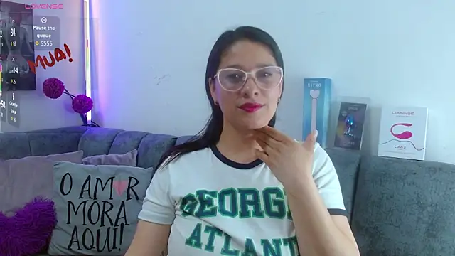 Snapshot of Alana_steel_1 chatting on 04/29/26, 04:11 Alana steel 1 online show from 04/29/26, 04:11