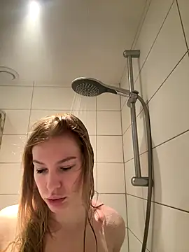 Chloemillerrxx online show from 12/22/25, 04:07