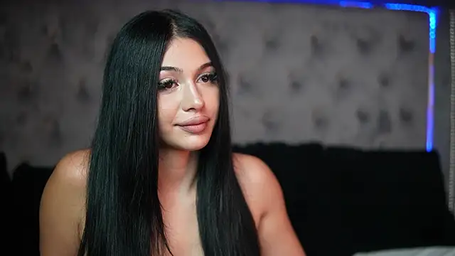 Snapshot of GiuliaSya chatting on 09/25/25, 10:05 GiuliaSya online show from 09/25/25, 10:05