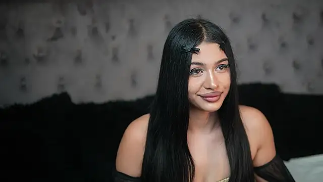 Snapshot of GiuliaSya chatting on 10/14/25, 08:31 GiuliaSya online show from 10/14/25, 08:31