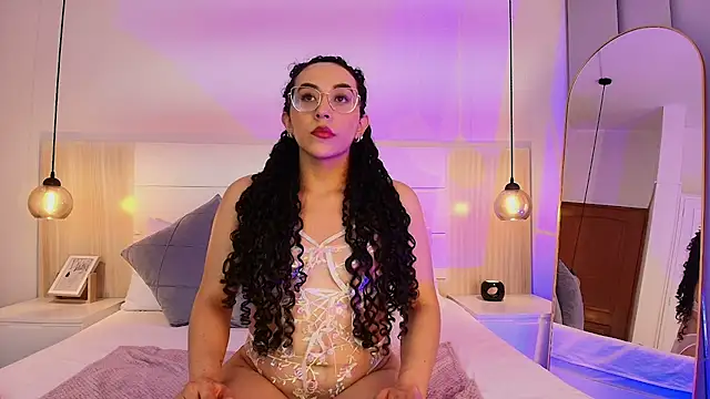 Snapshot of alehia_cute chatting on 09/26/25, 11:11 alehia cute online show from 09/26/25, 11:11