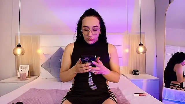 Snapshot of alehia_cute chatting on 09/30/25, 10:05 alehia cute online show from 09/30/25, 10:05