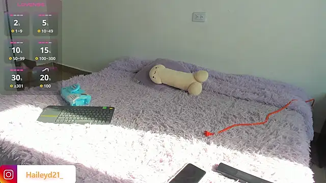 HaileyDuke online show from 12/04/25, 01:21