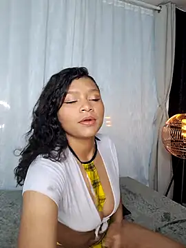 leidy morales  online show from 11/17/25, 11:03