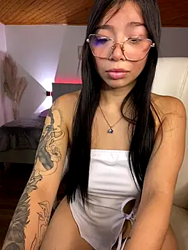 Maddy Piink online show from 11/15/25, 08:13