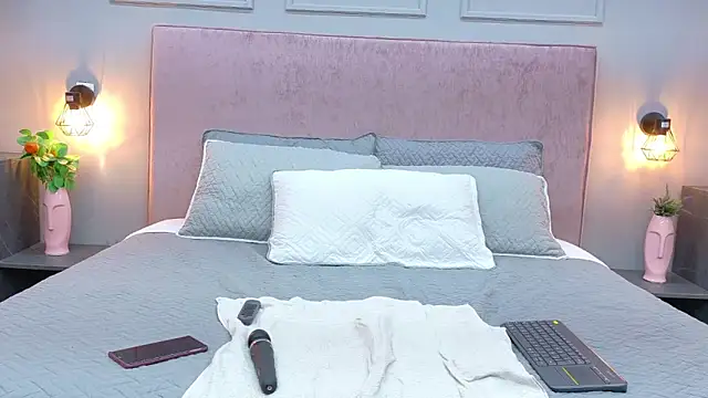 Camila Hill  online show from 03/12/26, 01:37