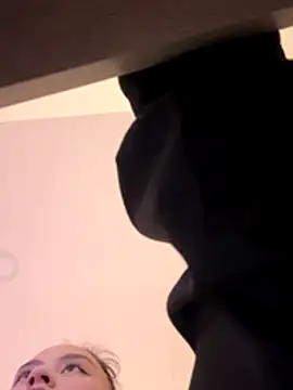 madissooon   online show from 11/20/25, 04:13