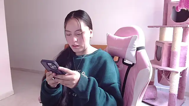 madissooon   online show from 12/03/25, 08:19