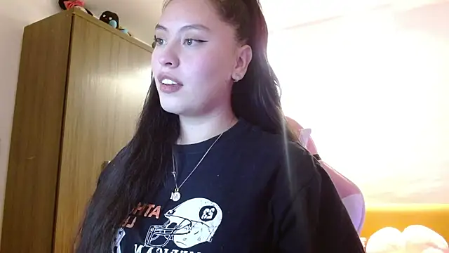 madissooon   online show from 11/19/25, 04:12