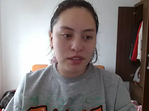 Snapshot of madissooon__ chatting on 10/28/25, 07:02 madissooon   online show from 10/28/25, 07:02