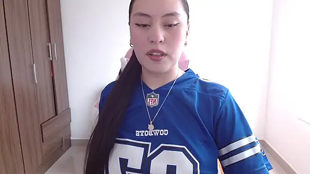 madissooon   online show from 11/05/25, 06:11