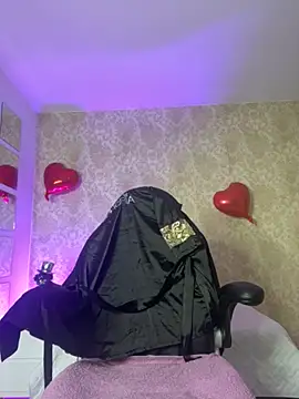 Snapshot of MorenaLush_Eup chatting on 04/01/26, 11:01 MorenaLush Eup online show from 04/01/26, 11:01