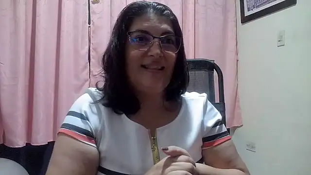 Snapshot of lina_maria99 chatting on 05/19/26, 01:10 lina maria99 online show from 05/19/26, 01:10