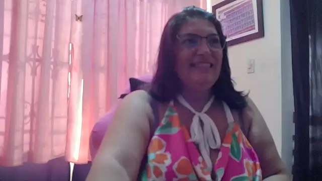 Snapshot of lina_maria99 chatting on 05/15/26, 12:58 lina maria99 online show from 05/15/26, 12:58