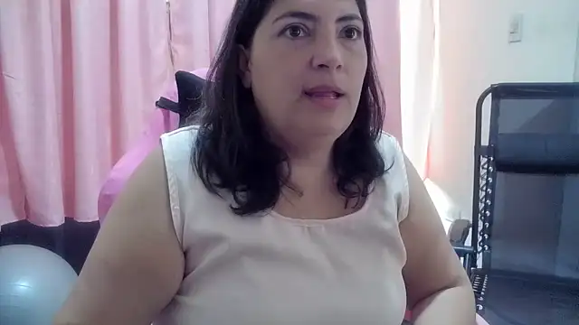 Snapshot of lina_maria99 chatting on 06/02/26, 12:16 lina maria99 online show from 06/02/26, 12:16