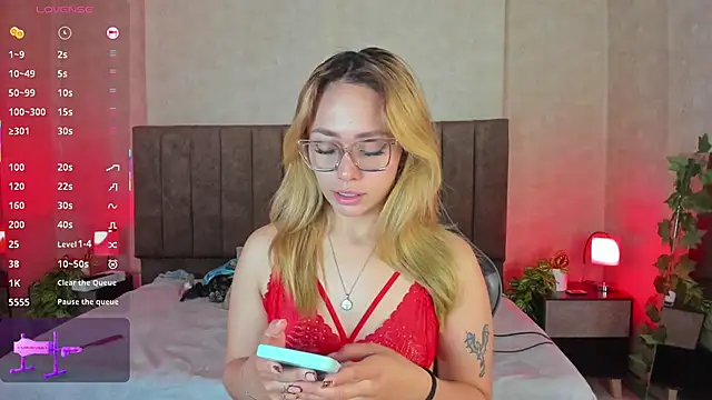 LanaMills  online show from 12/03/25, 04:35