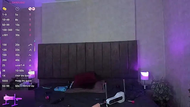 LanaMills  online show from 12/22/25, 05:40