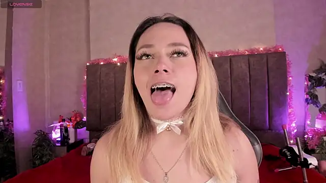 LanaMills  online show from 07/13/26, 04:01