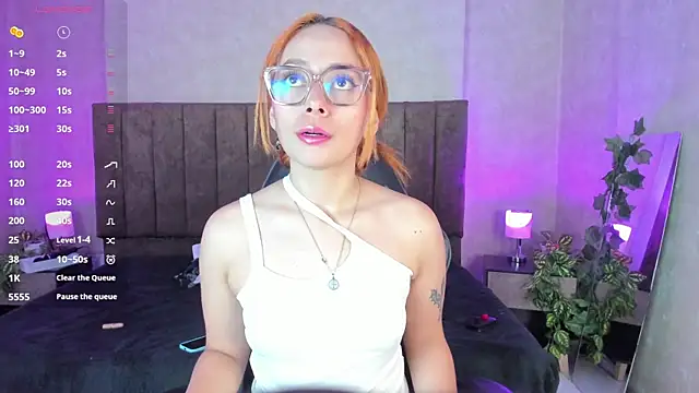 LanaMills  online show from 10/10/25, 05:08