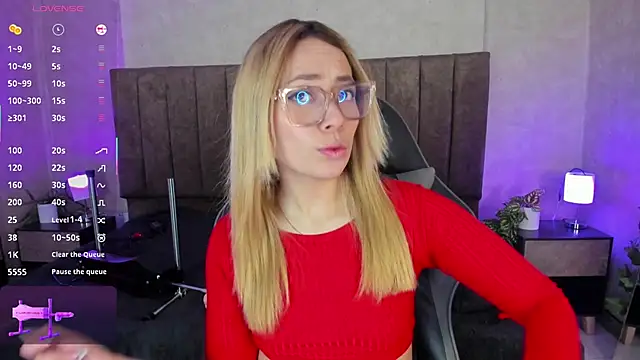 LanaMills  online show from 11/07/25, 04:50