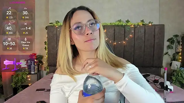 LanaMills  online show from 03/31/26, 05:09