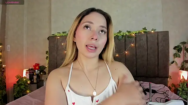 LanaMills  online show from 04/11/26, 05:59