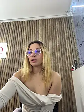 LanaMills  online show from 03/05/26, 05:04