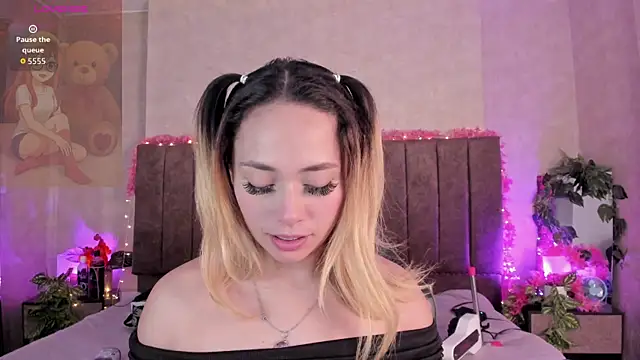 LanaMills  online show from 06/21/26, 04:51