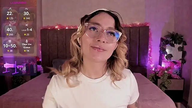 LanaMills  online show from 07/19/26, 04:21