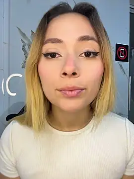 LanaMills  online show from 05/15/26, 05:27