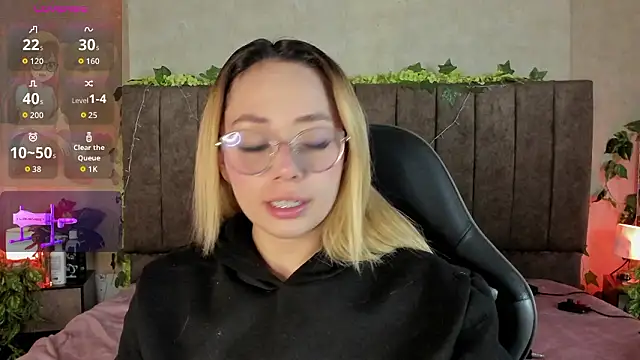 LanaMills  online show from 03/29/26, 04:25