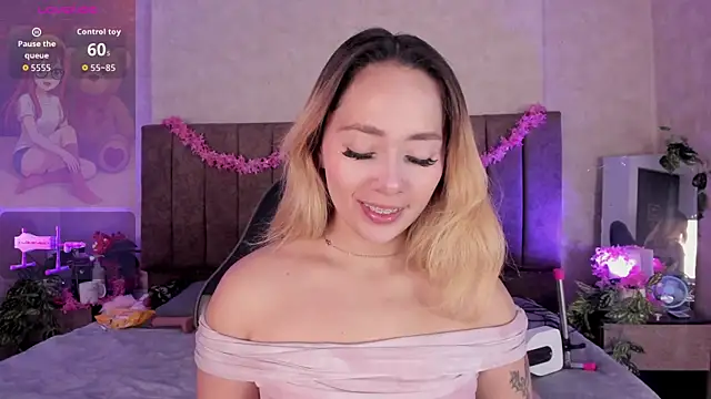 LanaMills  online show from 05/21/26, 02:42