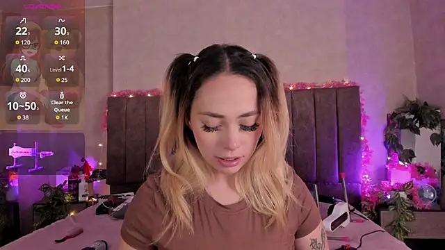 LanaMills  online show from 06/20/26, 04:06