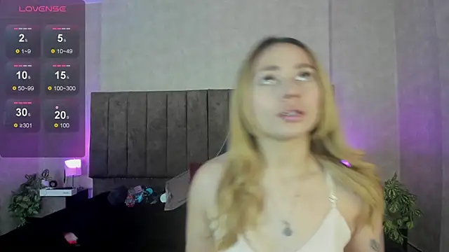 LanaMills  online show from 12/21/25, 04:47