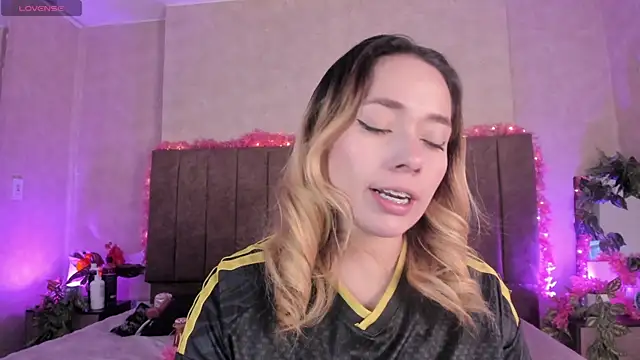 LanaMills  online show from 07/04/26, 06:31