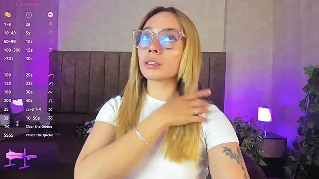 LanaMills  online show from 10/28/25, 03:40